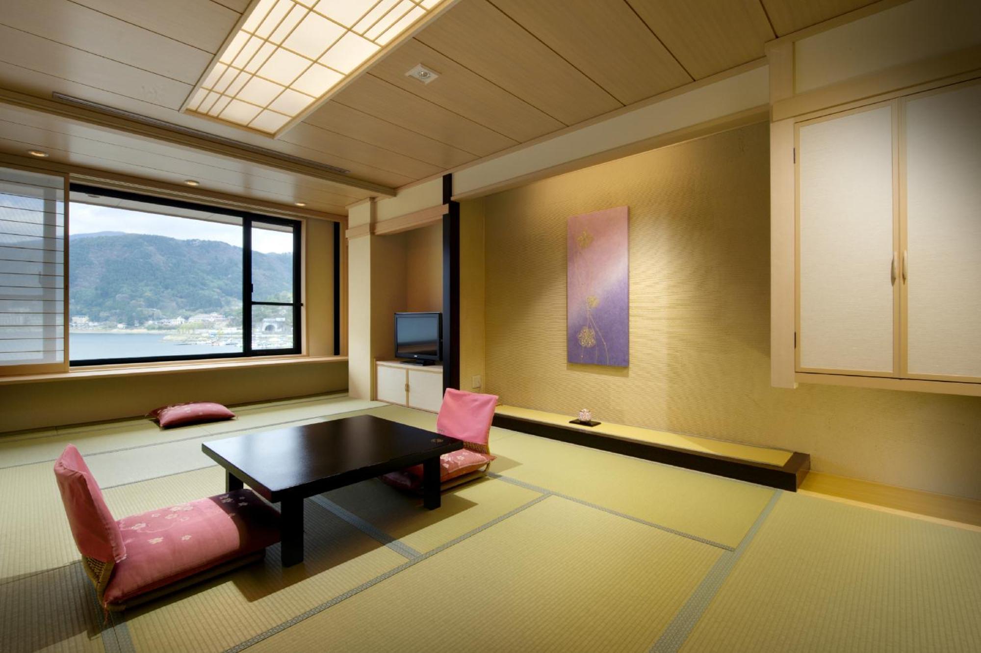 Fujikawaguchiko Onsen Konanso Hotel Eksteriør billede A traditional Japanese room