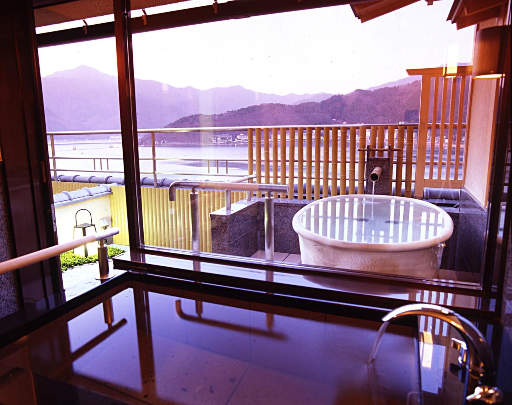 Fujikawaguchiko Onsen Konanso Hotel Værelse billede A modern onsen