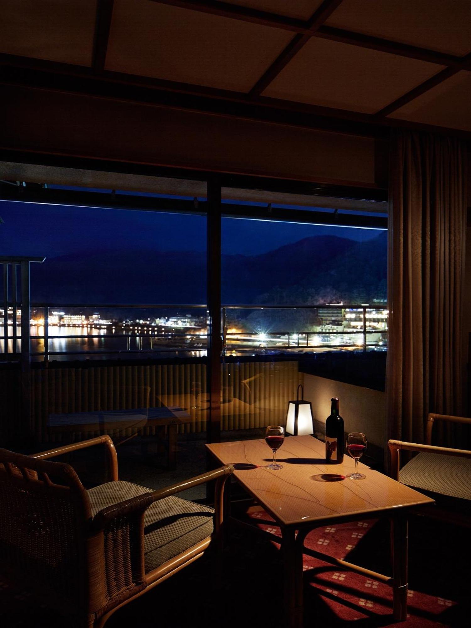 Fujikawaguchiko Onsen Konanso Hotel Værelse billede View of the town from a hotel