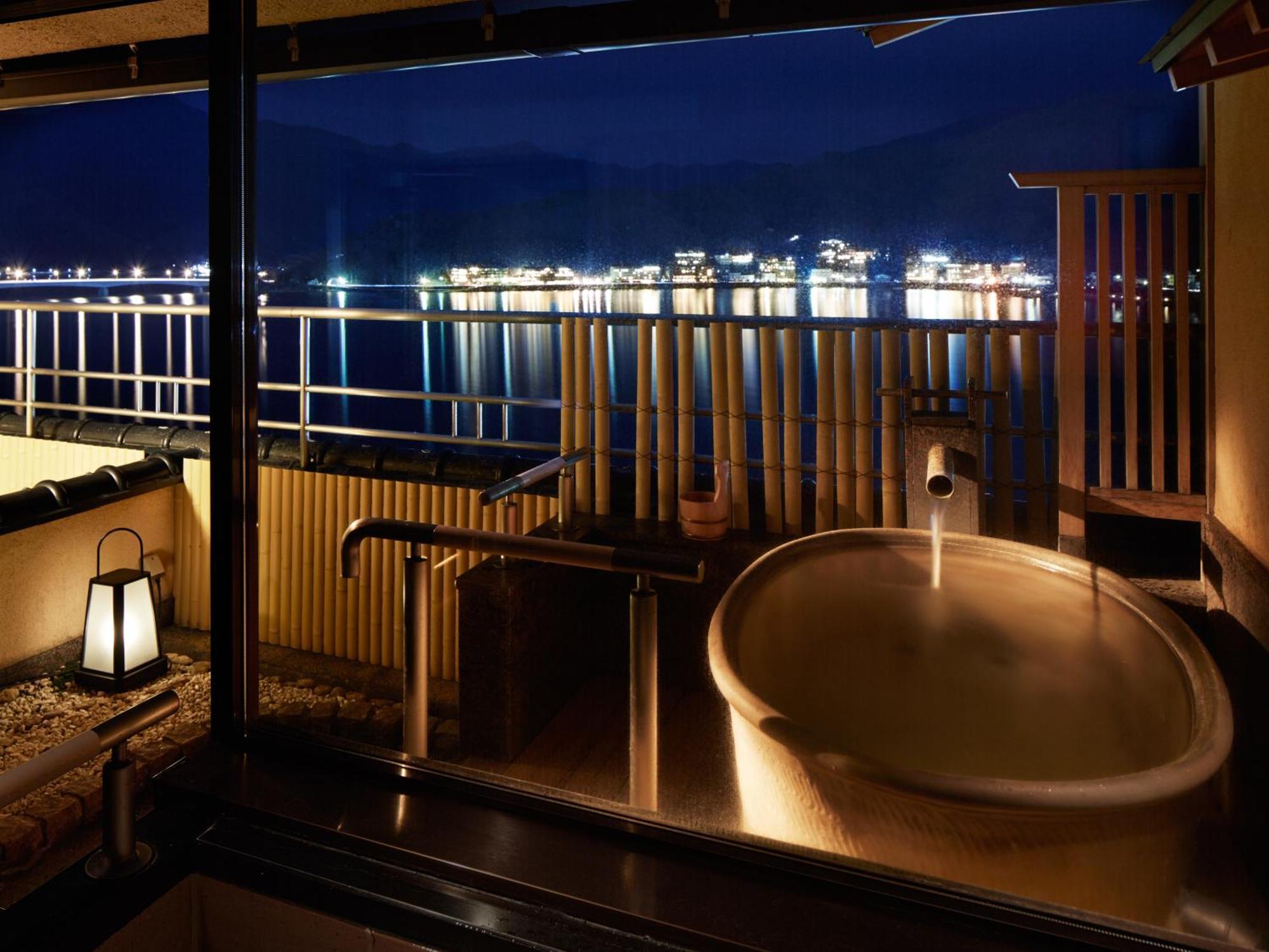 Fujikawaguchiko Onsen Konanso Hotel Værelse billede A traditional Japanese onsen