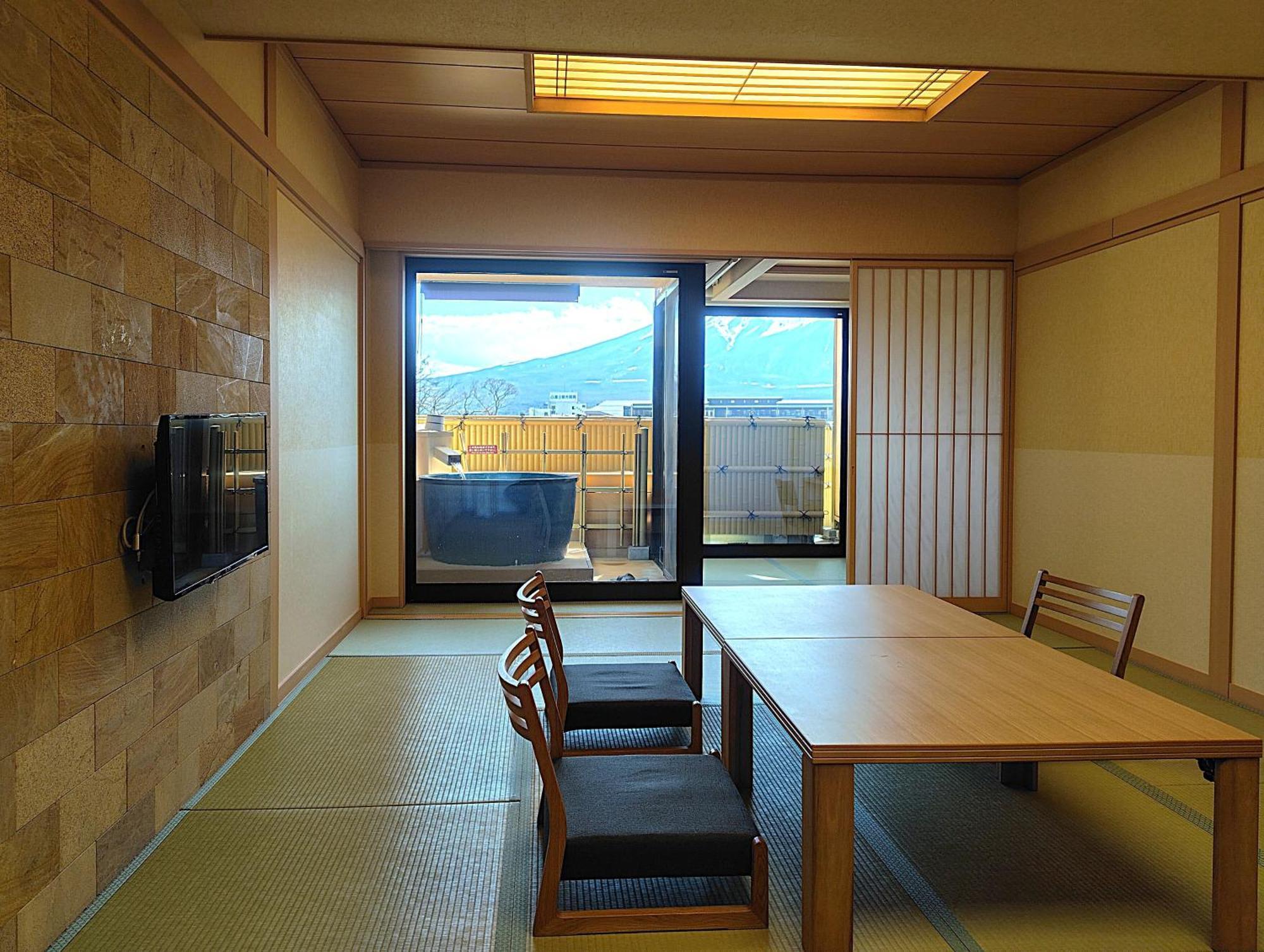 Fujikawaguchiko Onsen Konanso Hotel Eksteriør billede A room at the Kyoto International Manga Museum