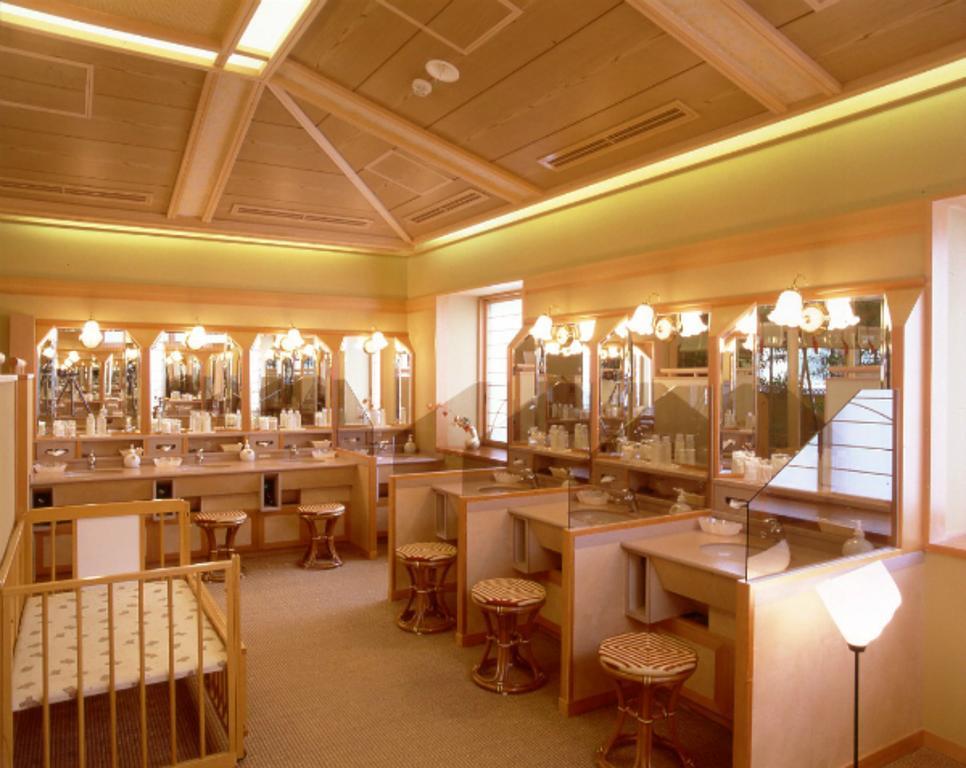 Fujikawaguchiko Onsen Konanso Hotel Eksteriør billede A traditional onsen