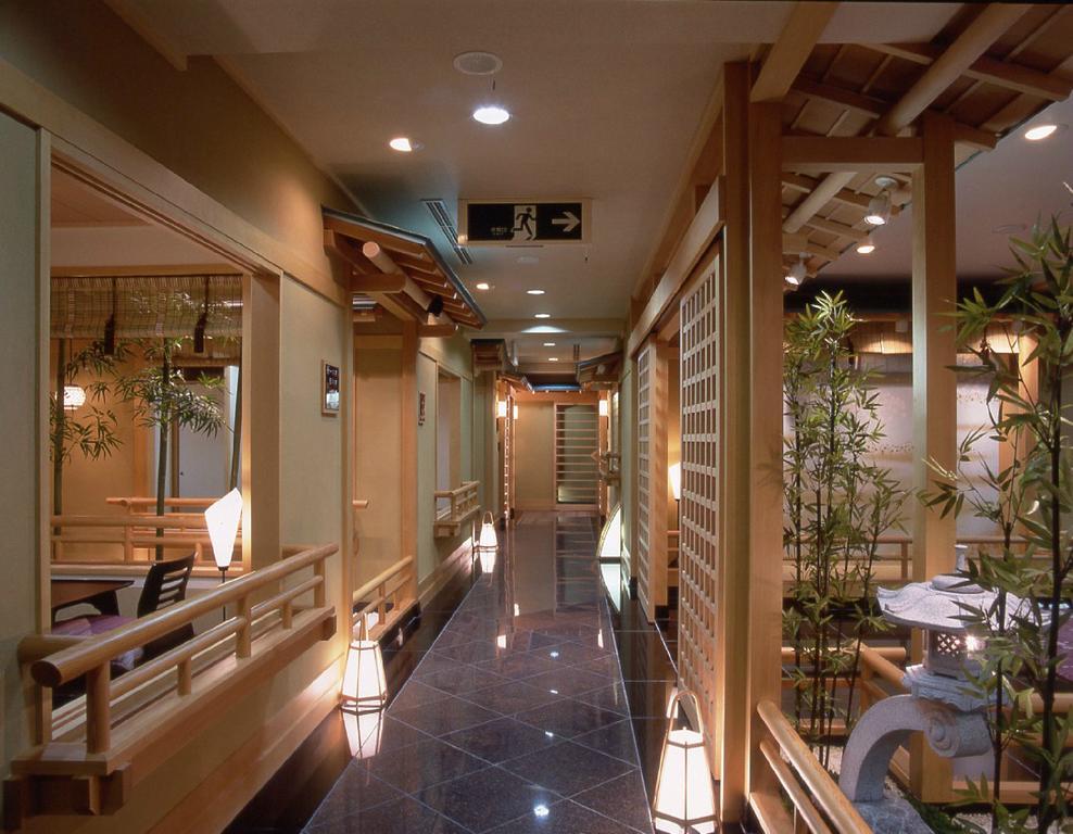 Fujikawaguchiko Onsen Konanso Hotel Eksteriør billede A corridor in a ryokan