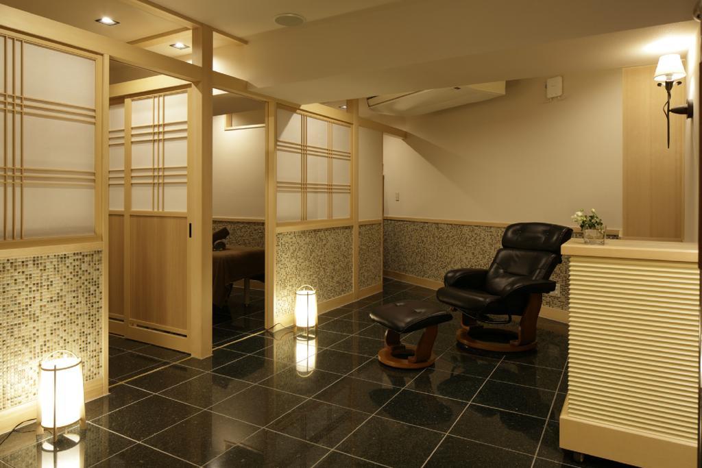 Fujikawaguchiko Onsen Konanso Hotel Eksteriør billede A Japanese-style foot massage parlor
