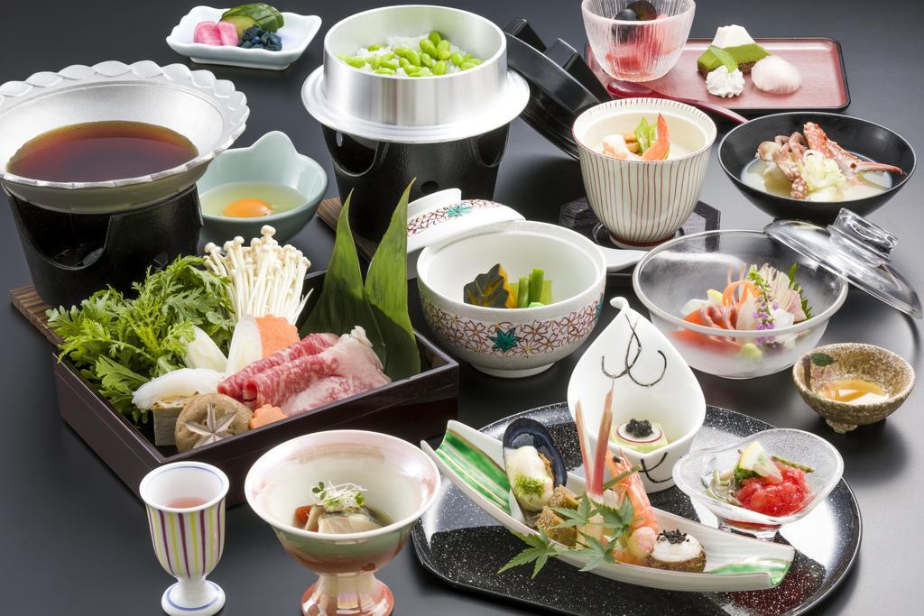 Fujikawaguchiko Onsen Konanso Hotel Eksteriør billede A selection of Japanese cuisine