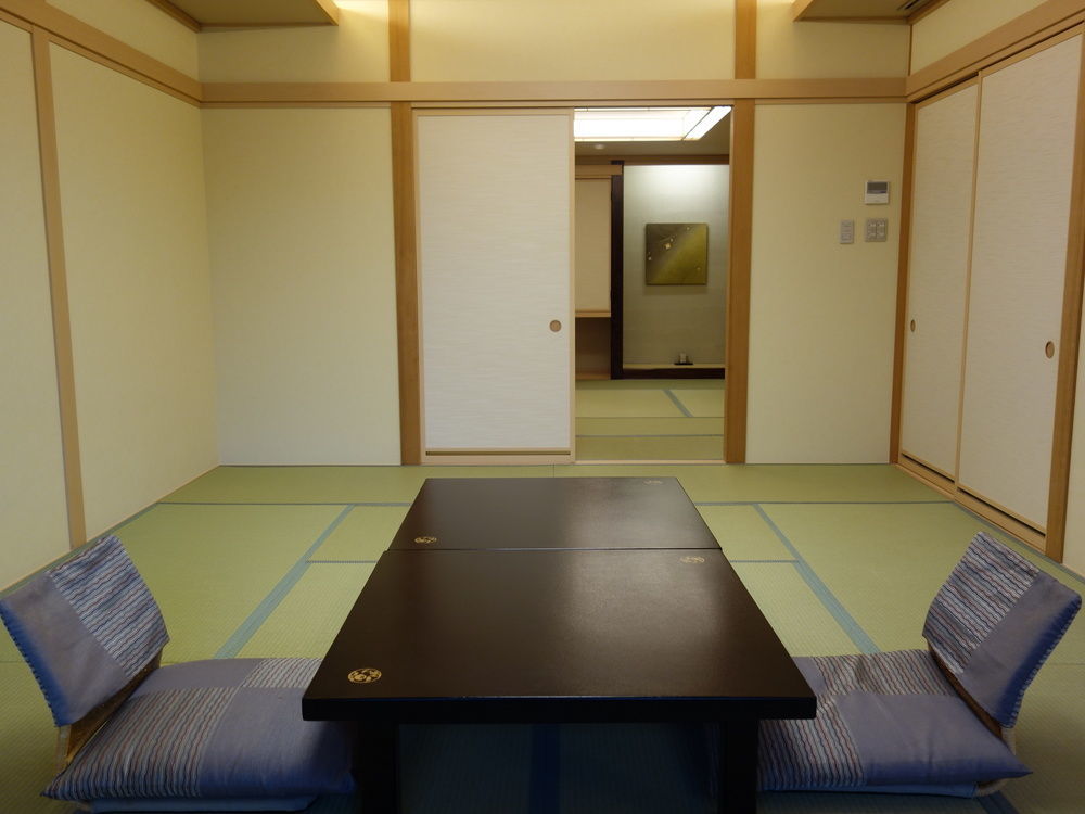 Fujikawaguchiko Onsen Konanso Hotel Eksteriør billede A traditional Japanese room with tatami flooring