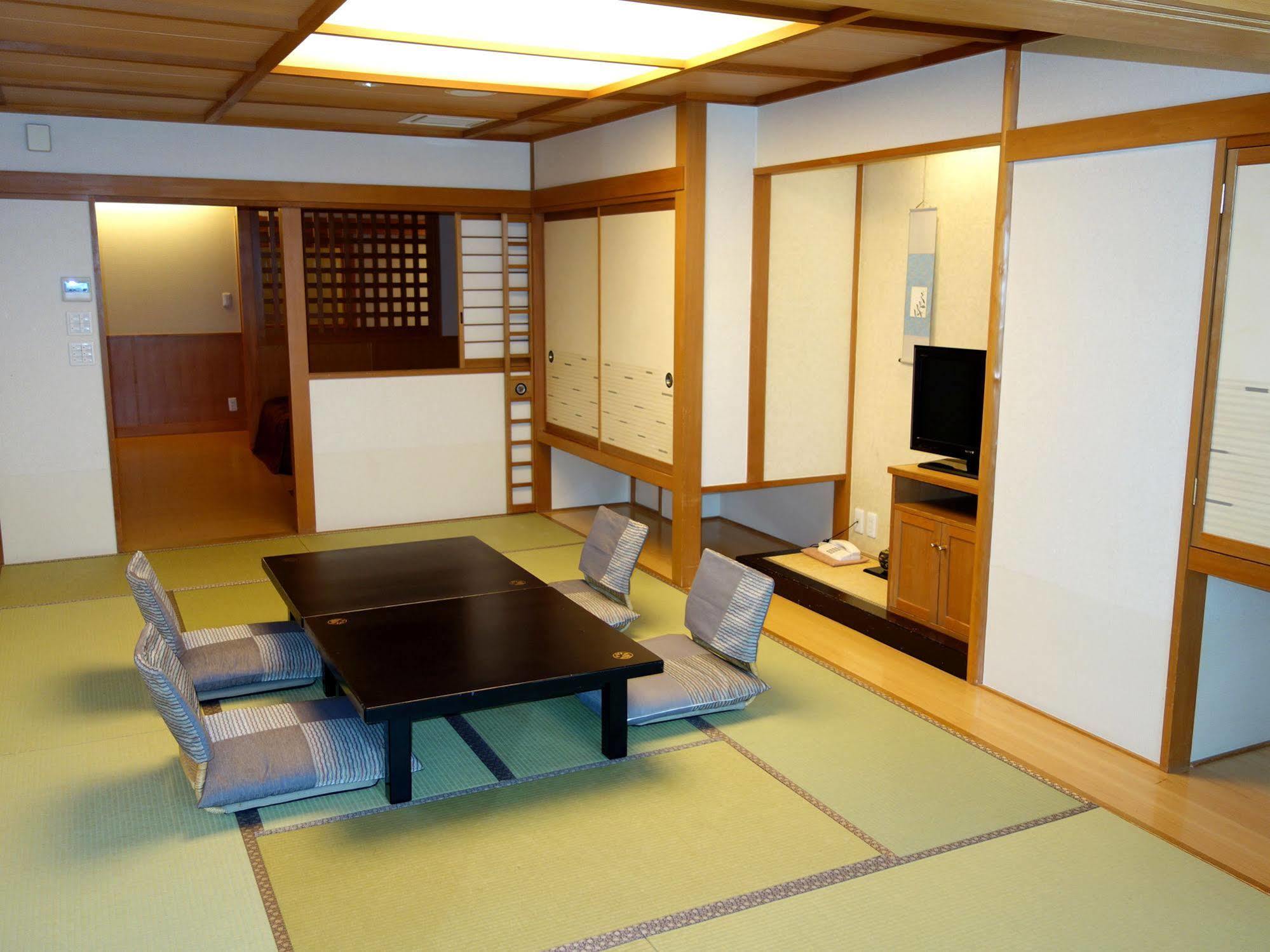 Fujikawaguchiko Onsen Konanso Hotel Eksteriør billede A room in a ryokan